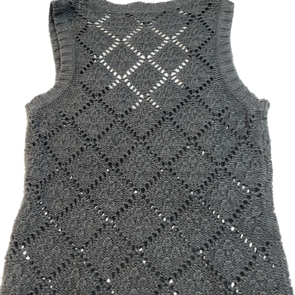 Black Express sweater vest with crochet pattern - Picture 6 of 7